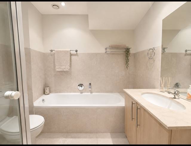 2 BEDROOM APARTMENT FOR SALE IN CAPE TOWN CITY CENTRE